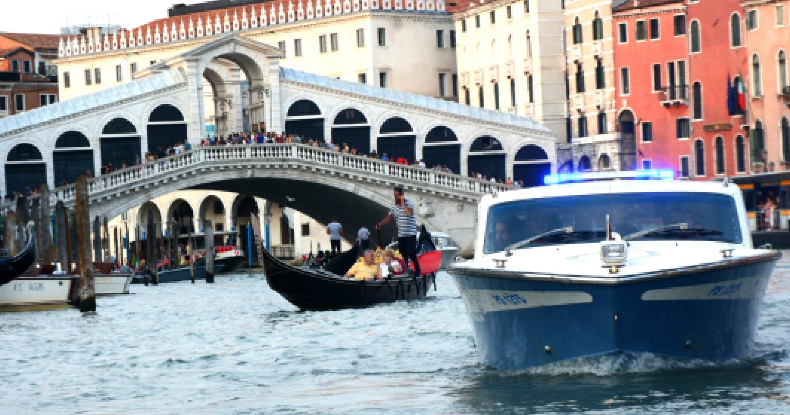 Vuole sfondare la porta del Serd, arrestato