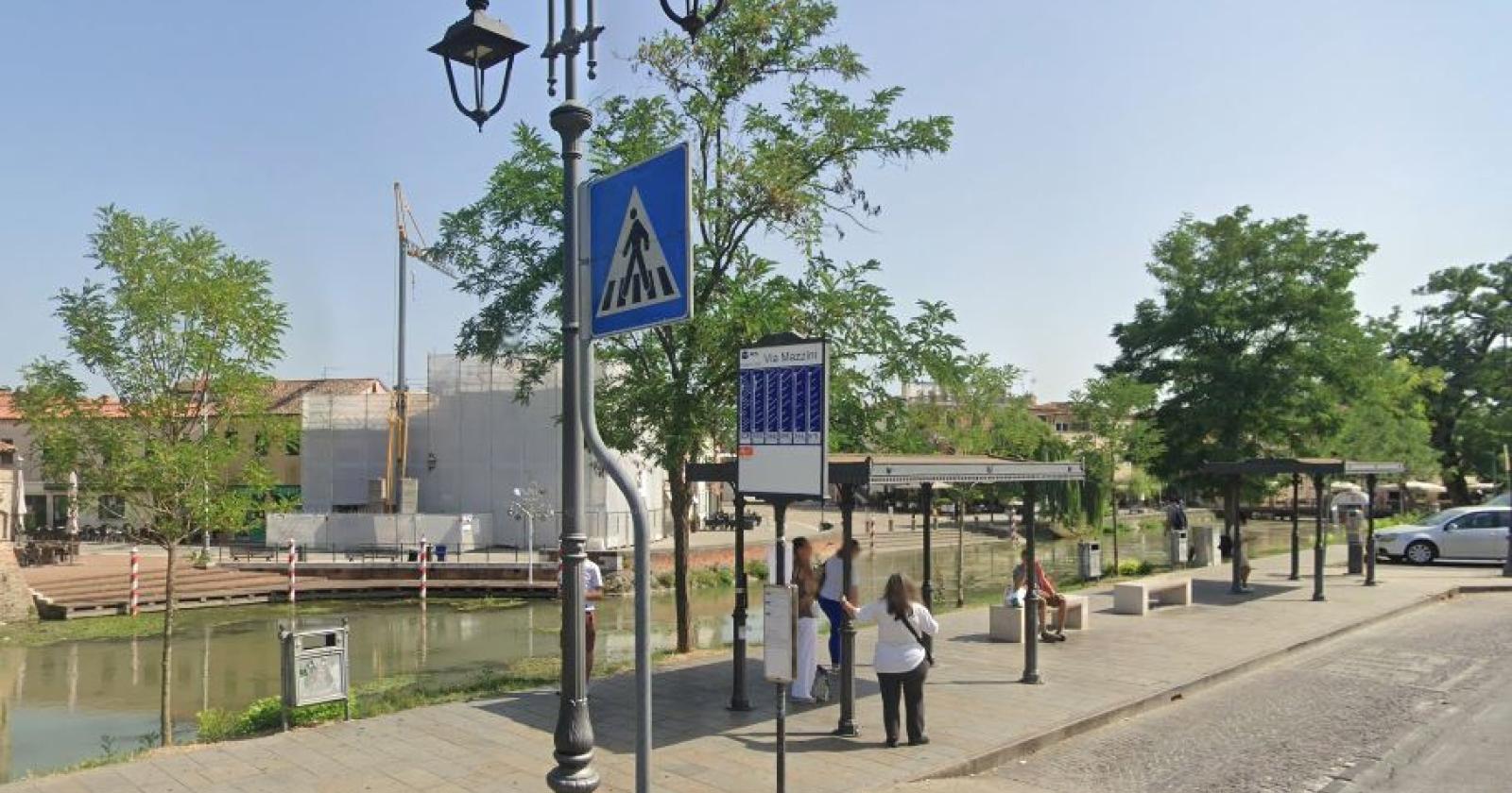 Giovanissimi salvano un anziano caduto in canale