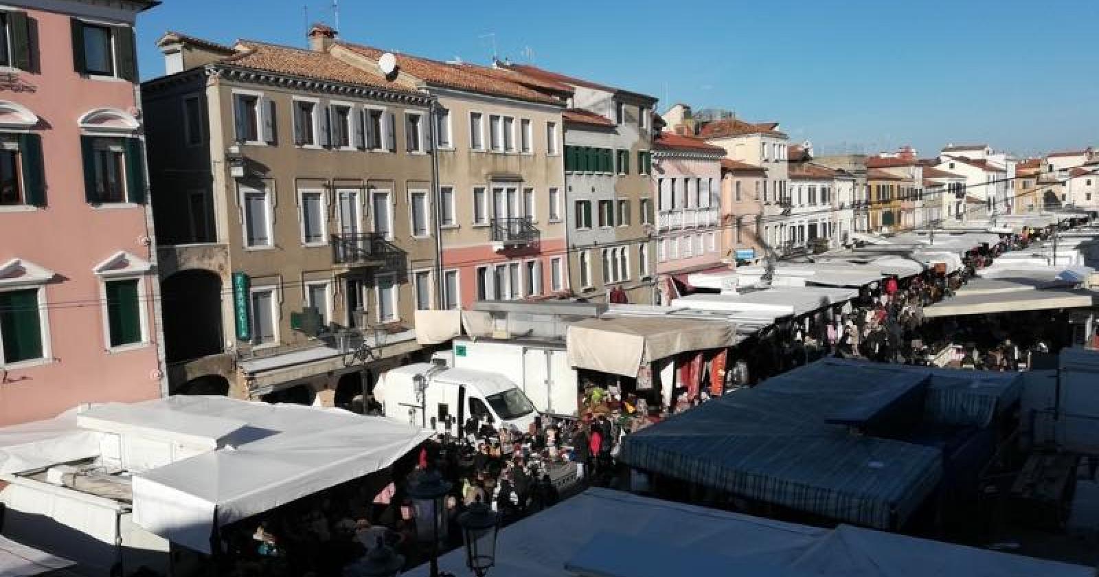 Mercati, il Pd chiede respiro