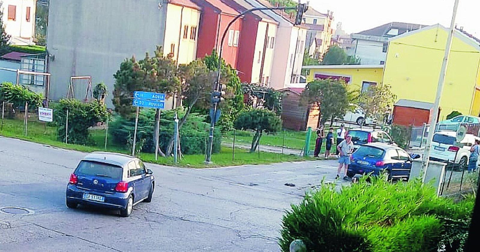 Altro schianto senza il semaforo
