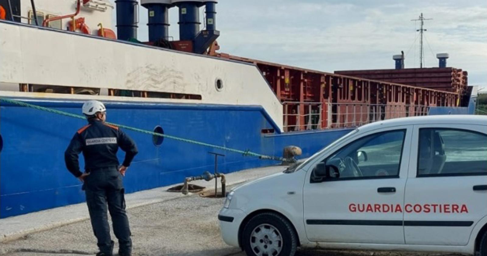 Nave pericolosa e inquinante bloccata