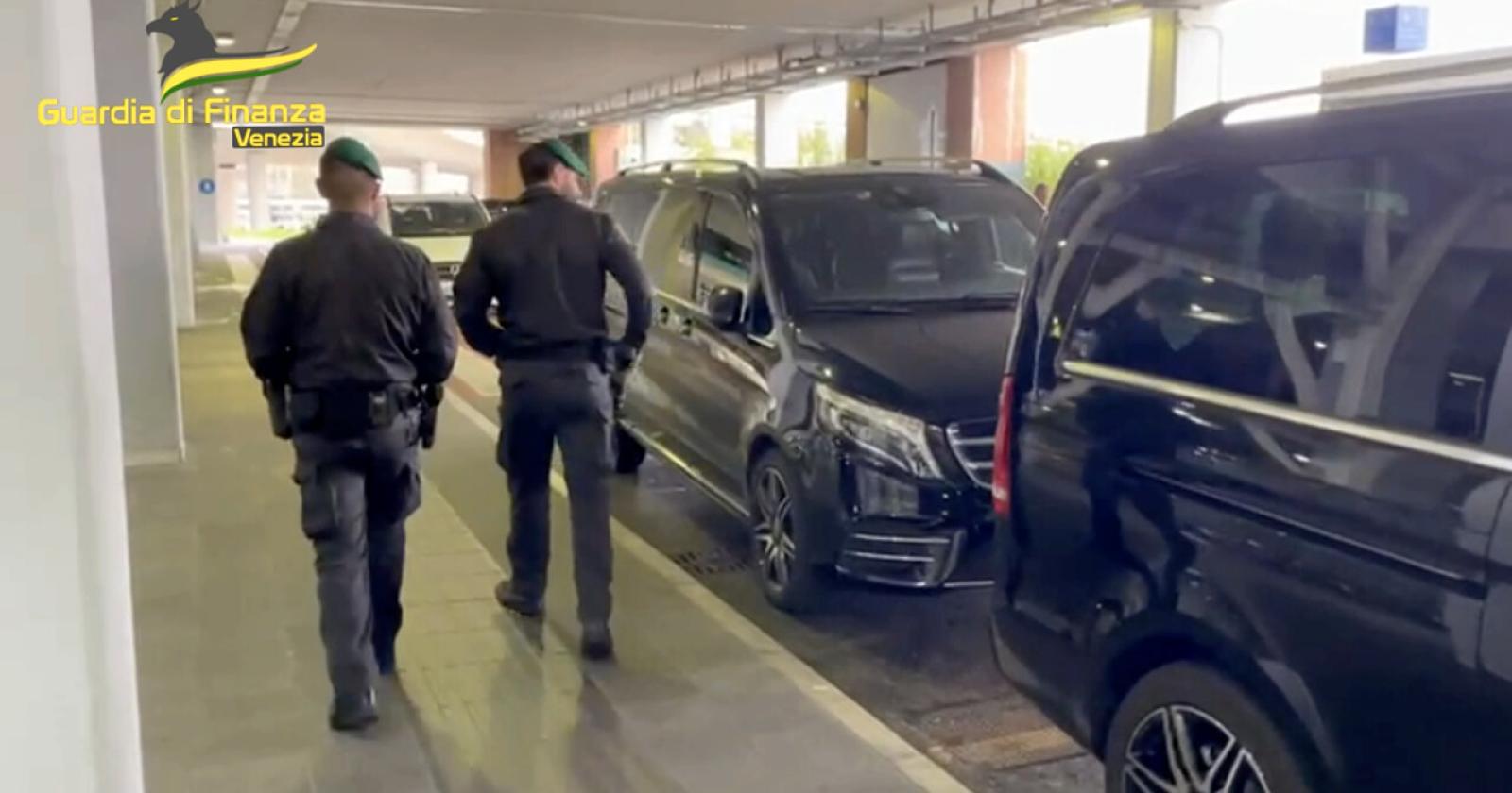 Conducenti Ncc all'aeroporto, 12 erano abusivi