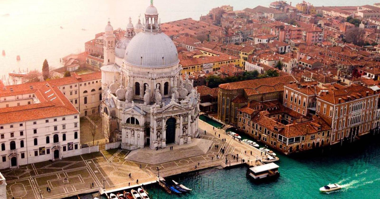 A Venezia inaugurato il ponte votivo