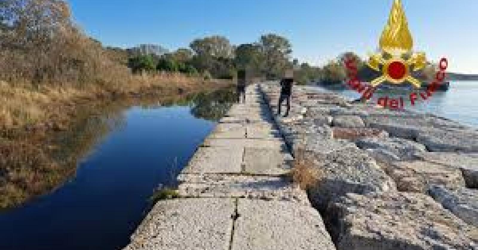 Benzina dentro la bottiglia d'acqua: grave una donna