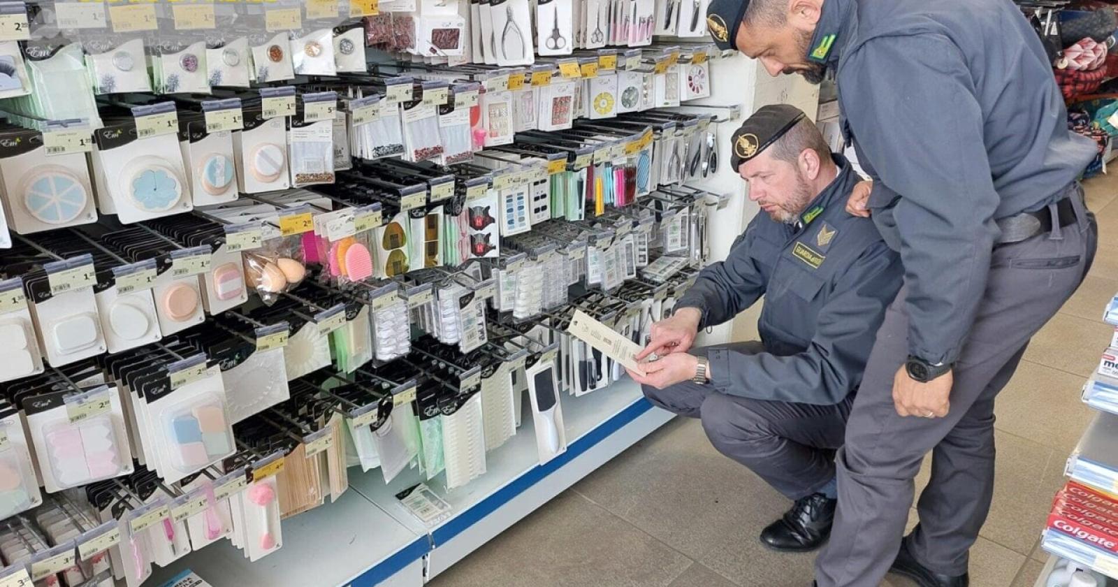 Black friday e Natale, sequestri a raffica nei negozi
