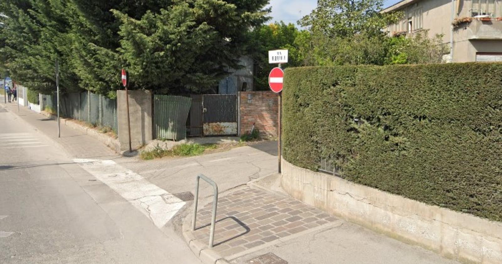 Chiede il dissuasore di velocità, lo istalla ma gli arriva la multa