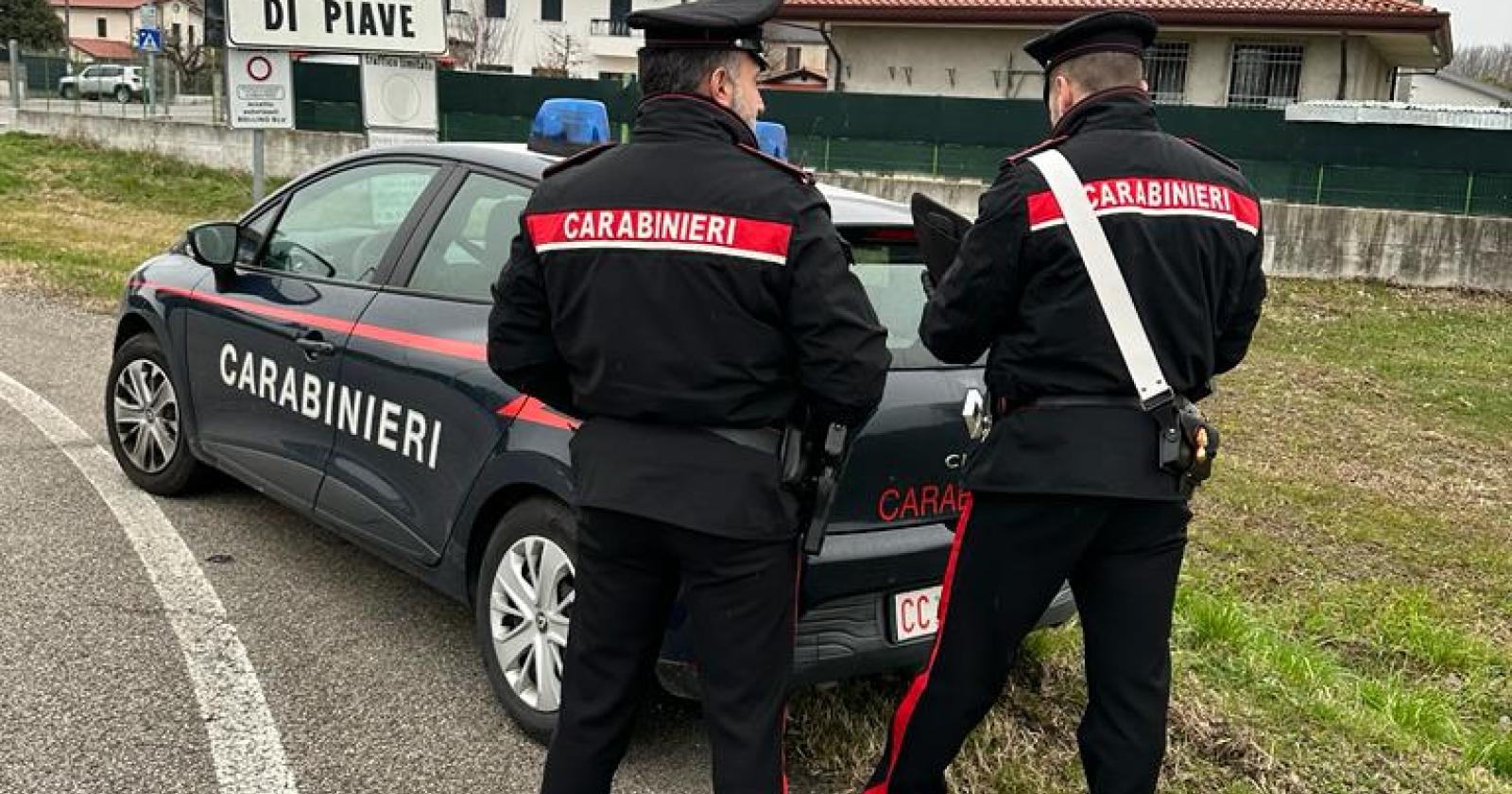 Violento con la moglie, i carabinieri lo allontanano da casa 