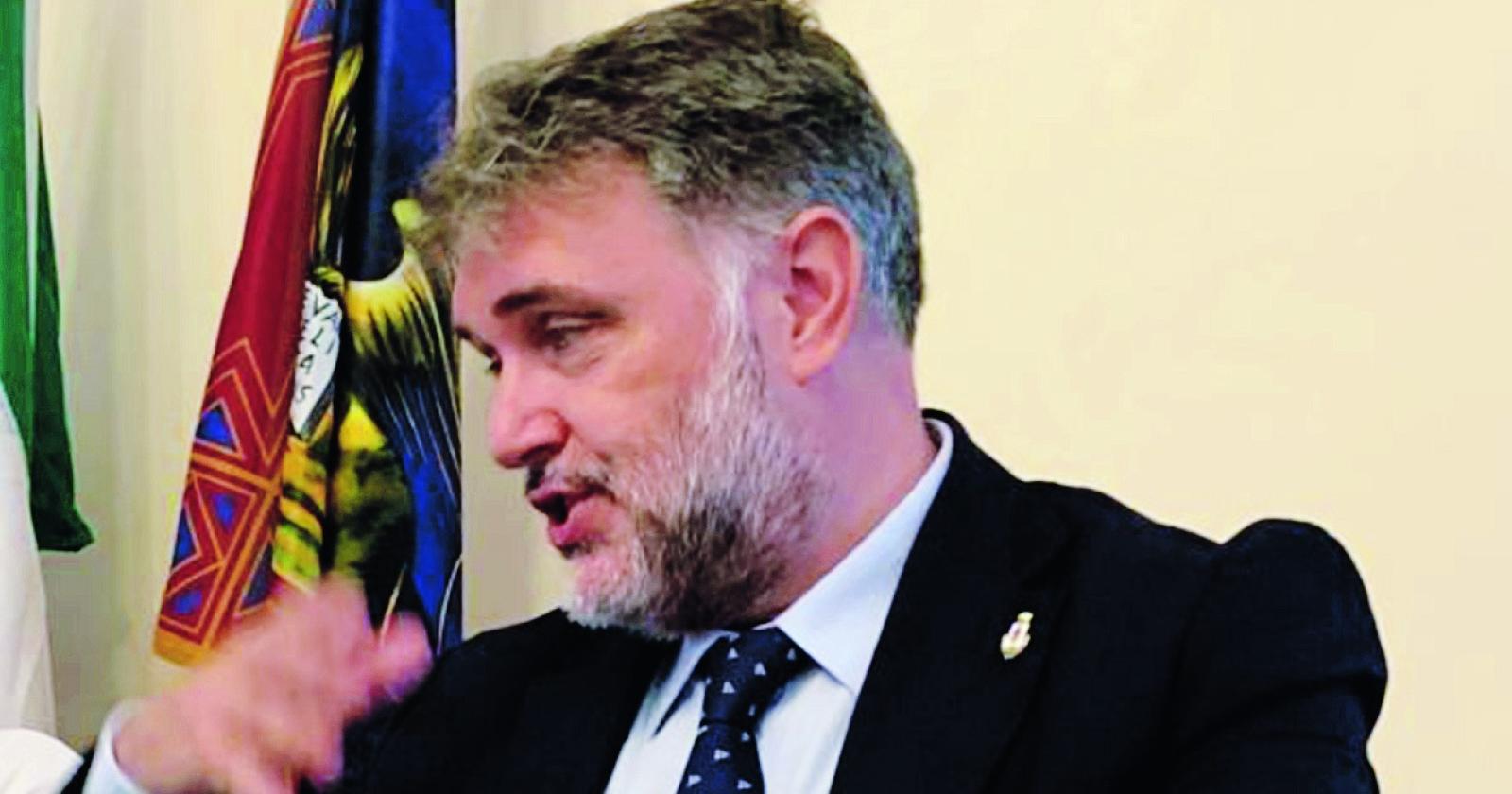 La crisi di giunta viaggia in bus