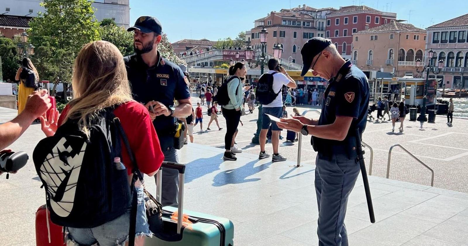 Minorenni rapinati in stazione da coetanei