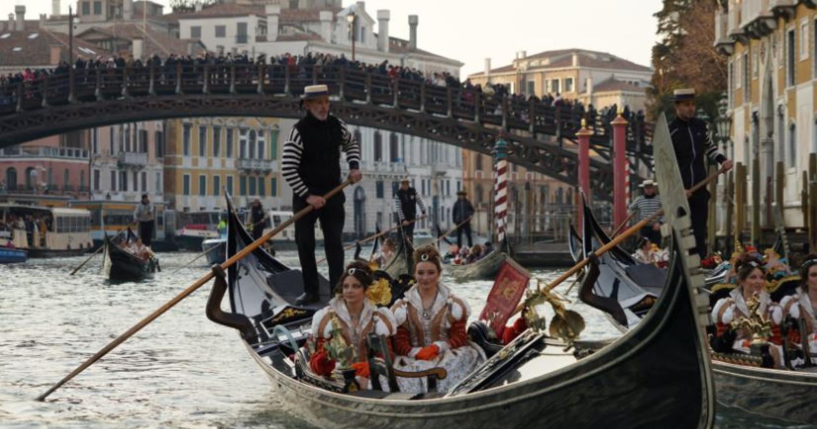 Primo bagno di folla per le 12 Marie del Carnevale