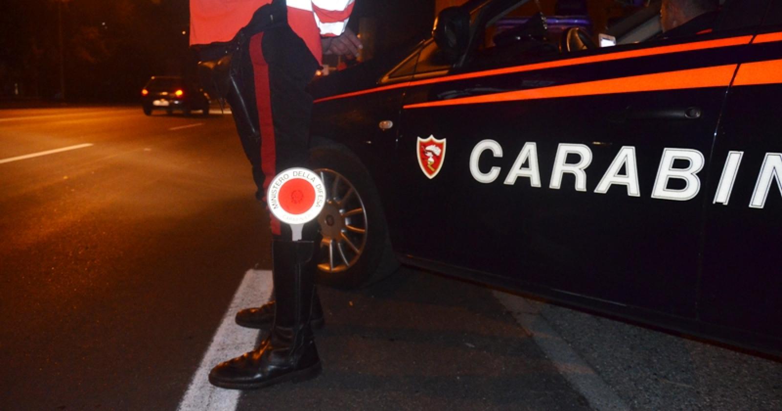 Picchia la compagna, arrestato