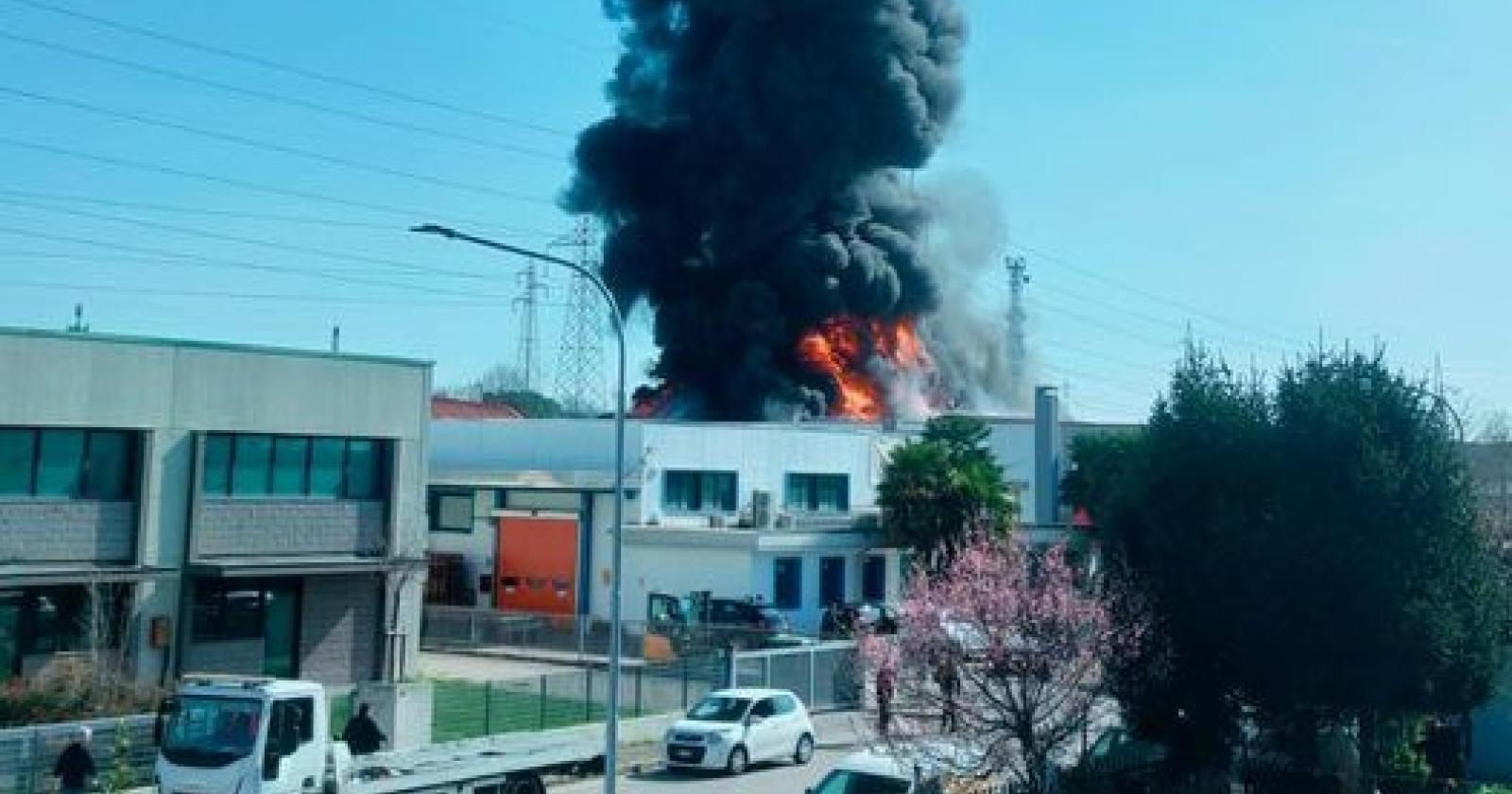 Terribile incendio a Saonara, arrivano i pompieri da Rovigo