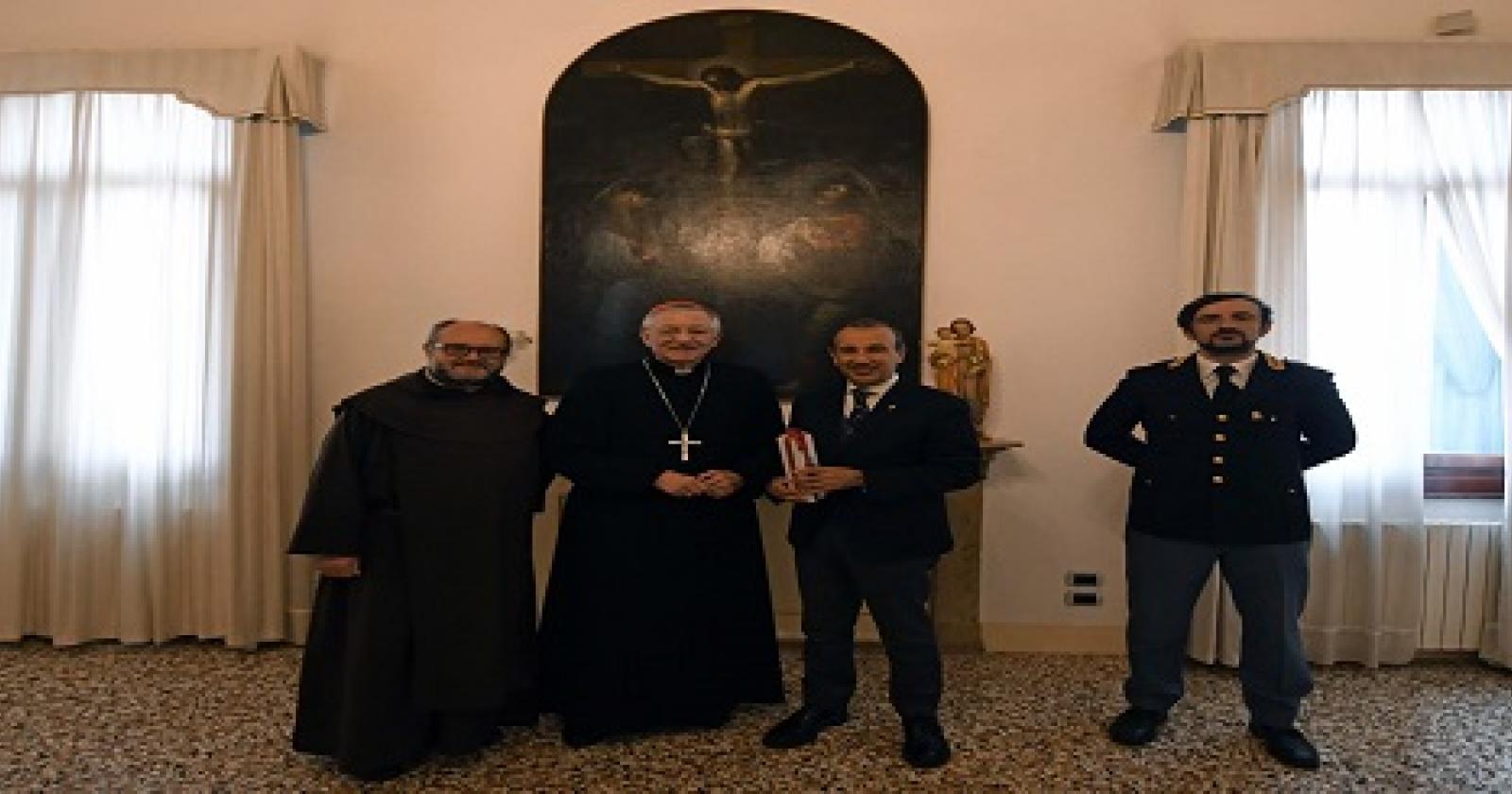 La Polizia di Stato dona  "L&rsquo;olio di Capaci&rdquo; al Patriarca