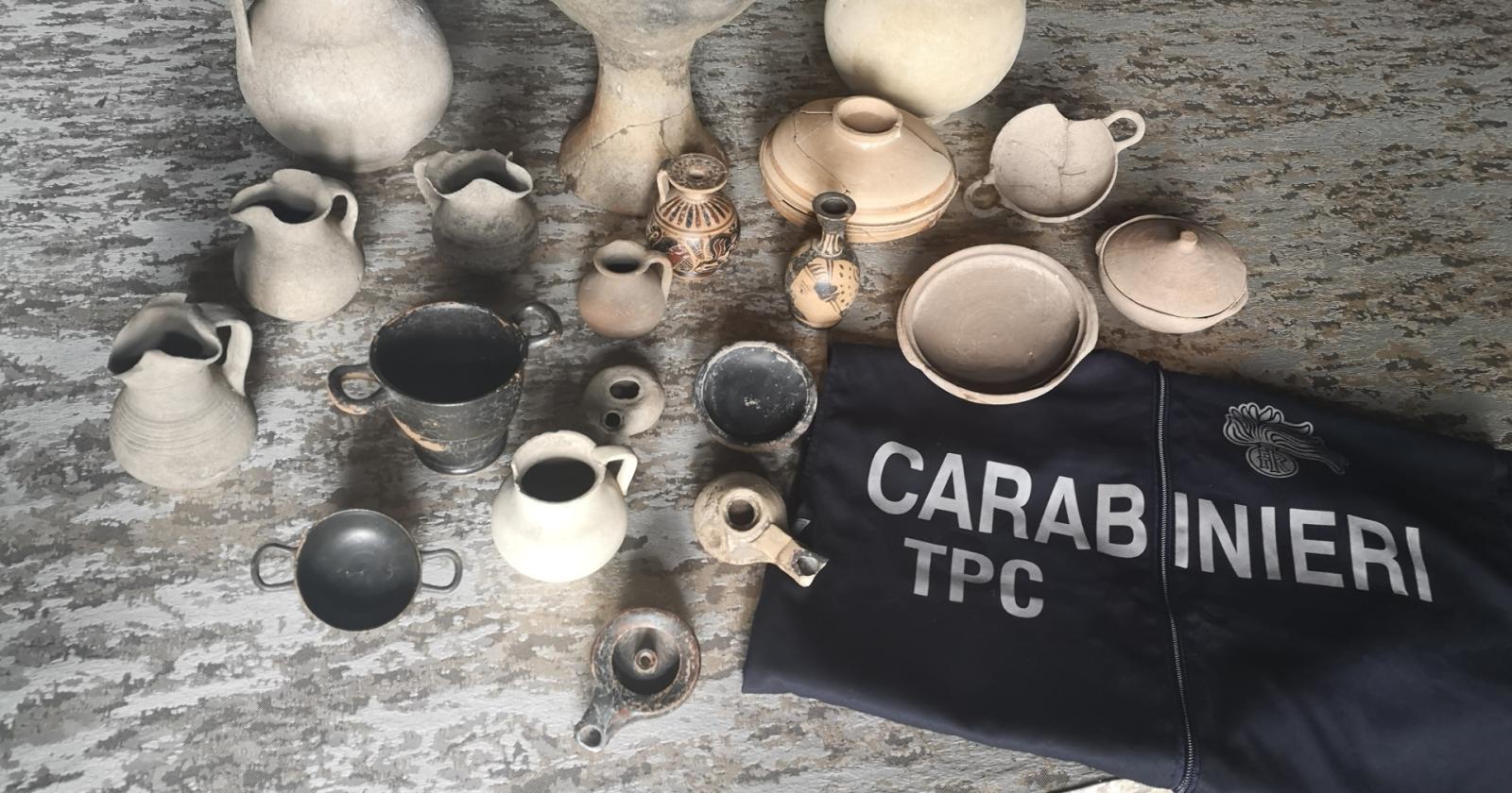 I Carabinieri T.P.C. restituiscono al patrimonio dello Stato una collezione di ceramiche archeologiche