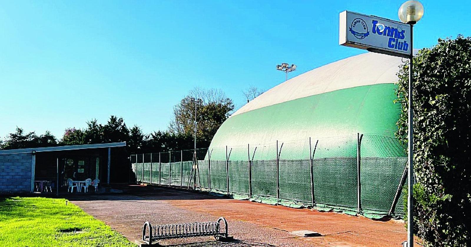 Tennis, riaprono i due campi