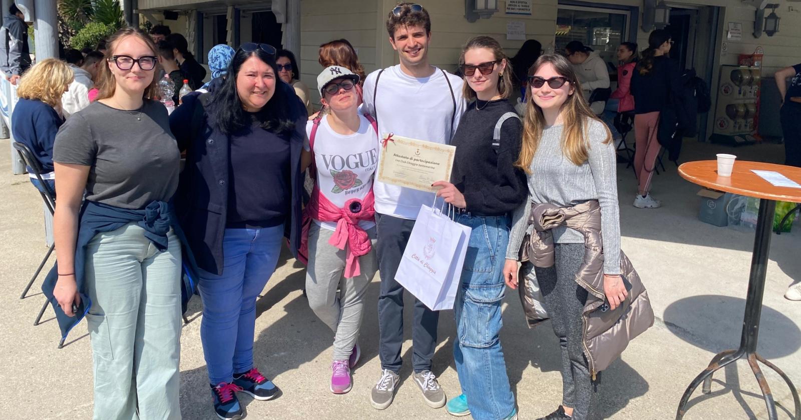 Il Leo club ripulisce la spiaggia