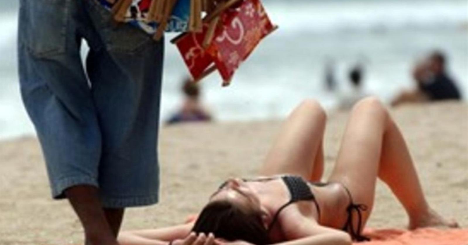 “Steward sulla spiaggia contro i venditori abusivi”