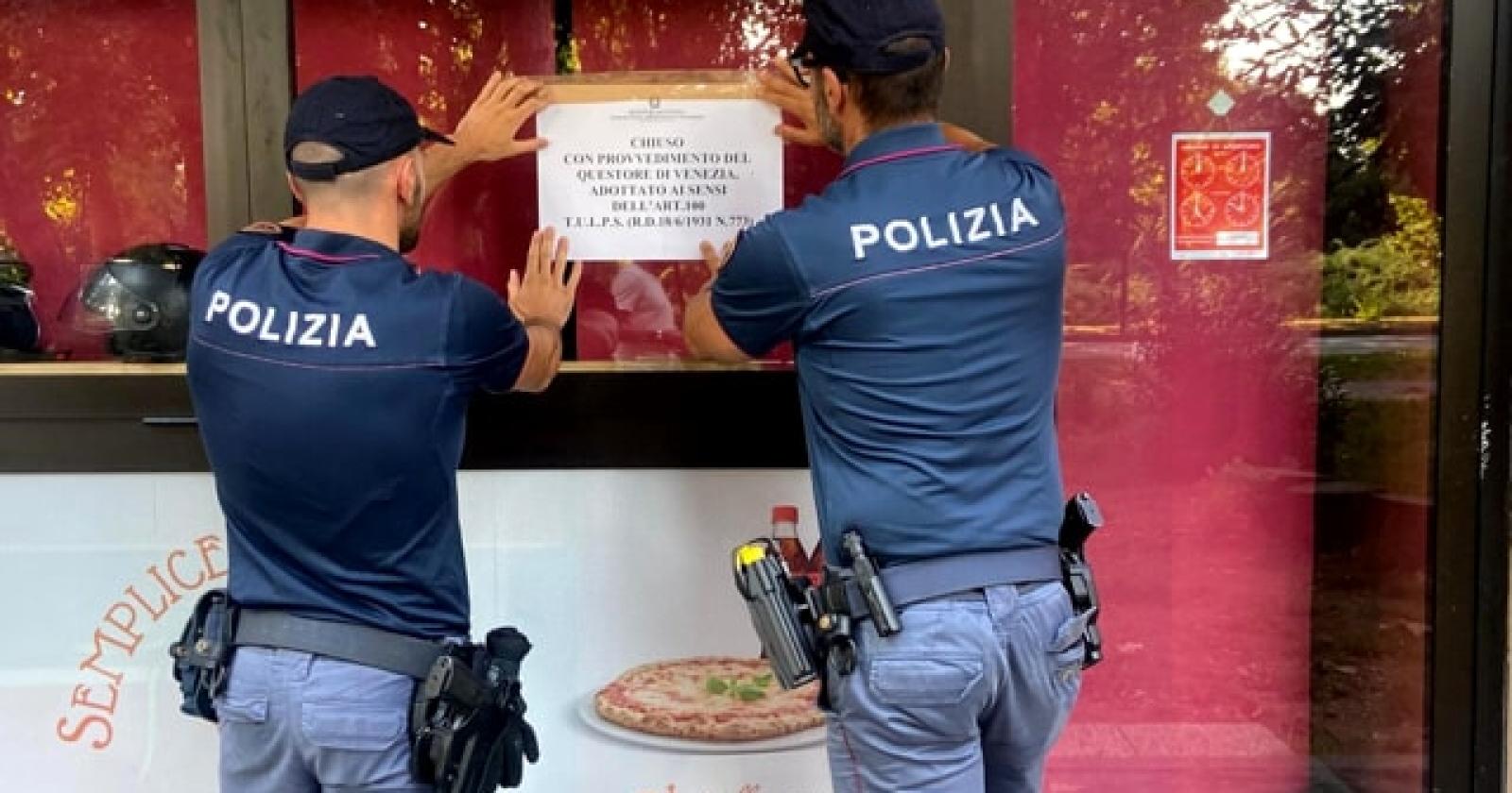 Armato di coltello minaccia il titolare e spara in aria, chiuso il locale