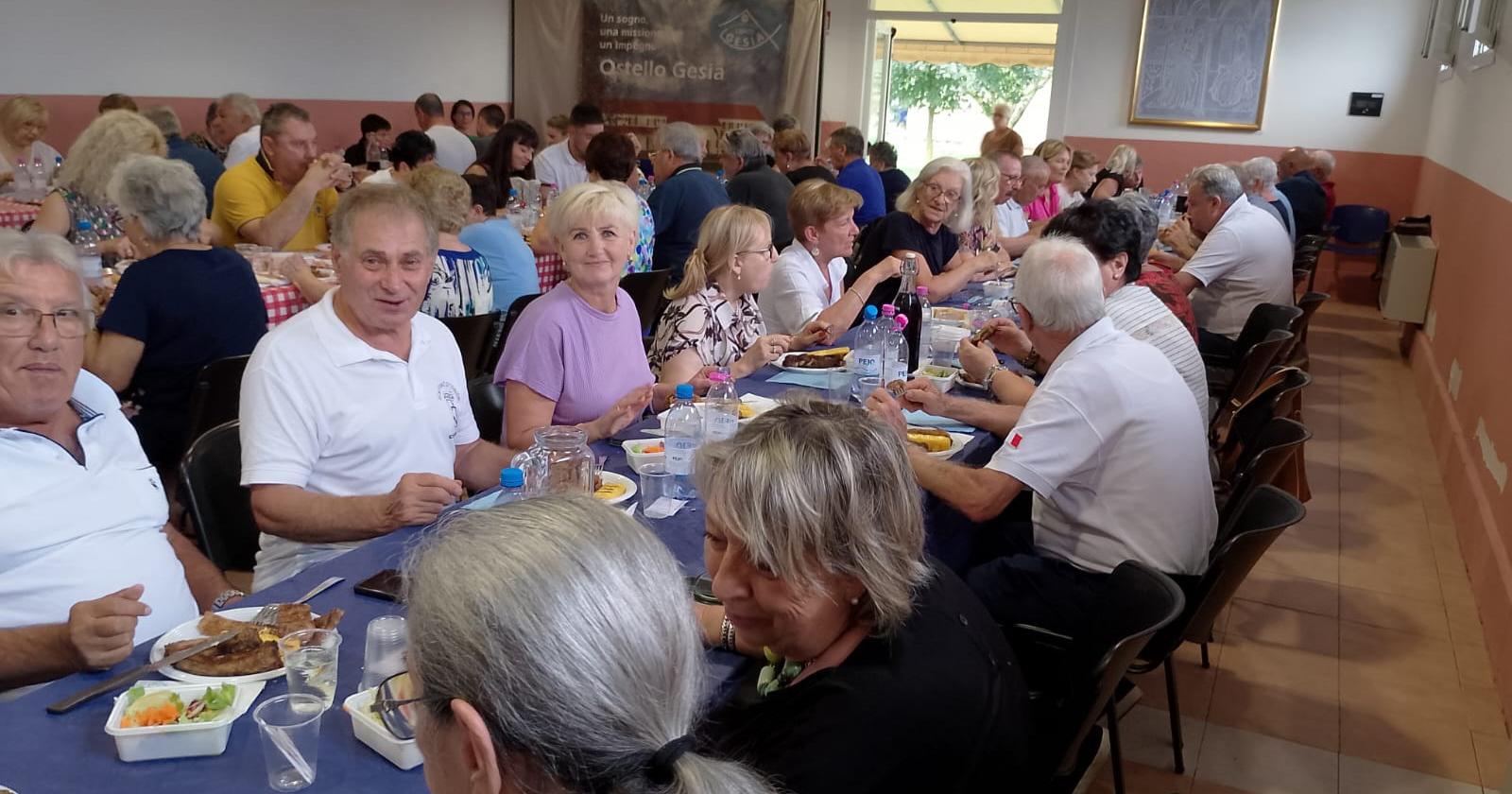 La grande tavolata dei marinai