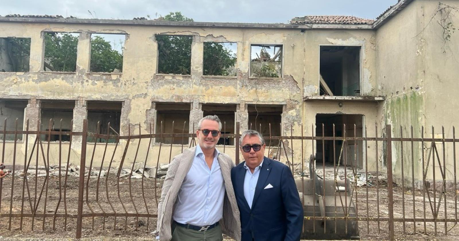 Demolite le ex scuole elementari