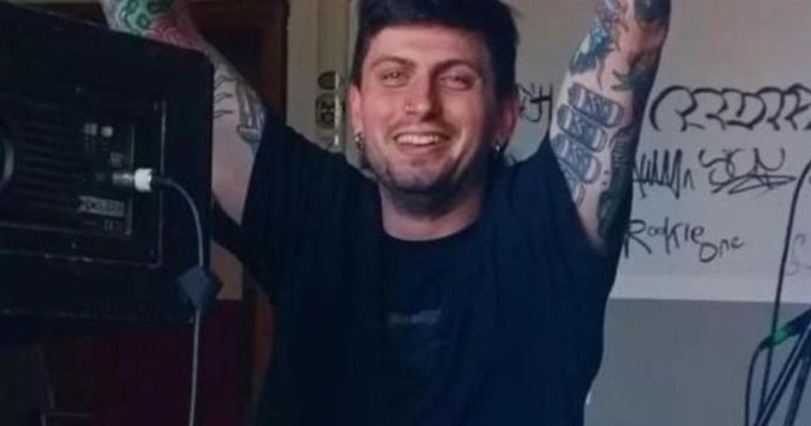Tentano di difendere una donna da un'aggressione, ucciso uno dei giovani