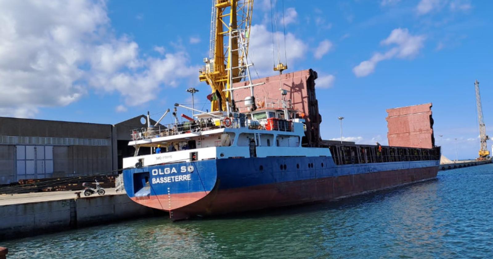 Espulsa la nave mercantile