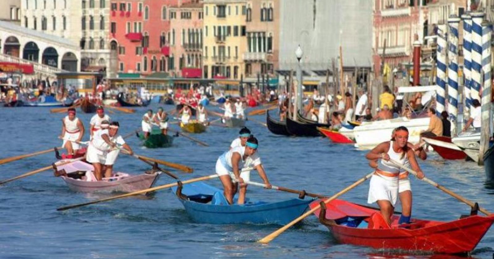 Venezia tra onde e pericoli: il traffico acqueo sotto accusa dopo l'incidente delle gemelle Pinzan