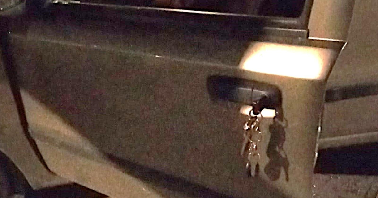 Alterato si accanisce sull’auto
