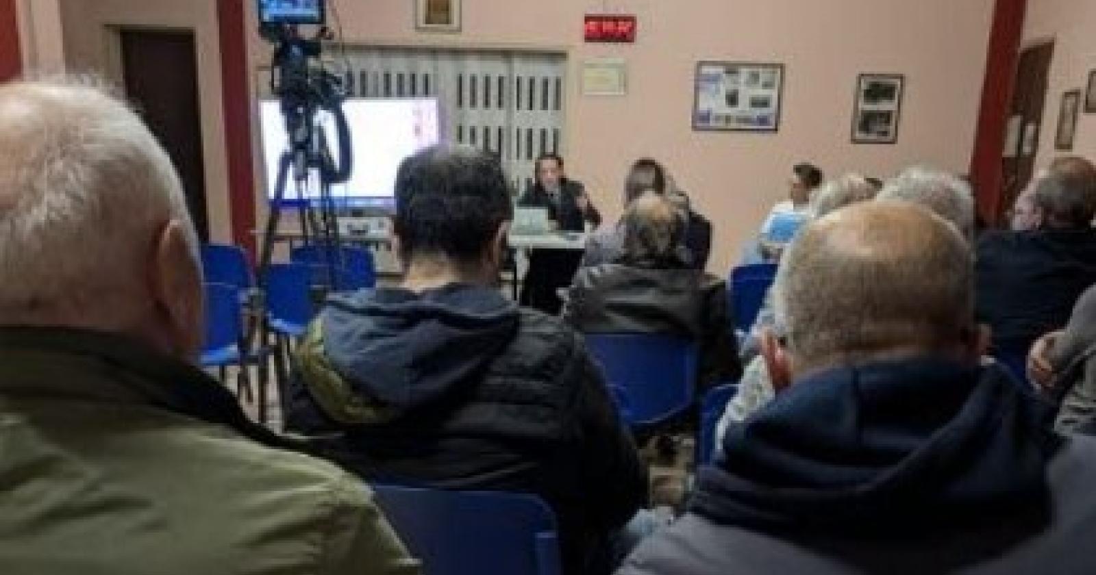 Revoltante, parte la raccolta firme