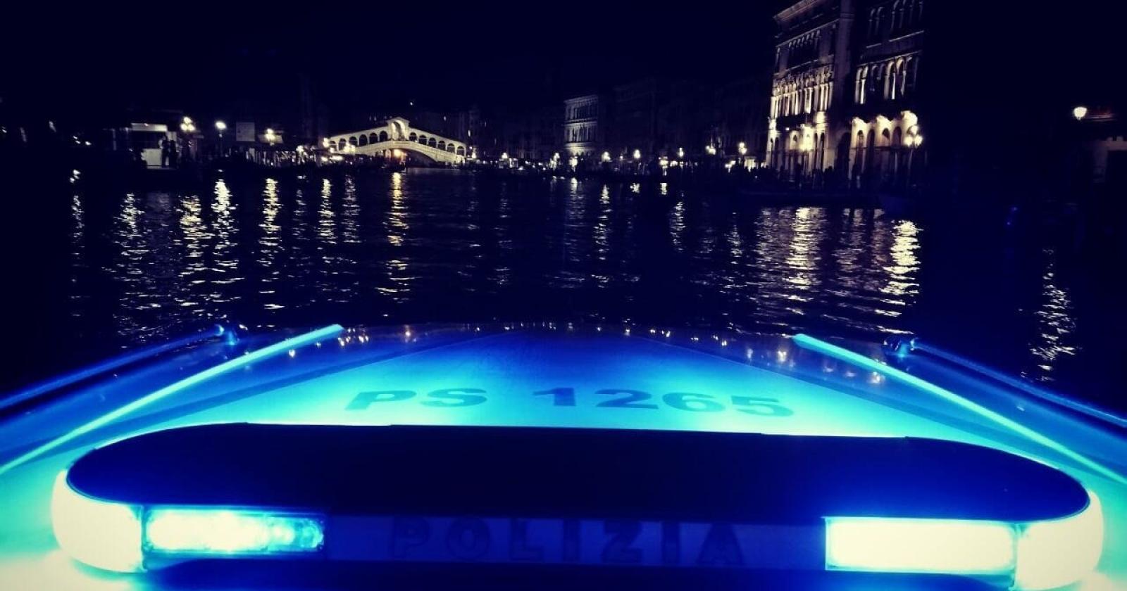 Giovane cade in acqua , salvata dalla Polizia