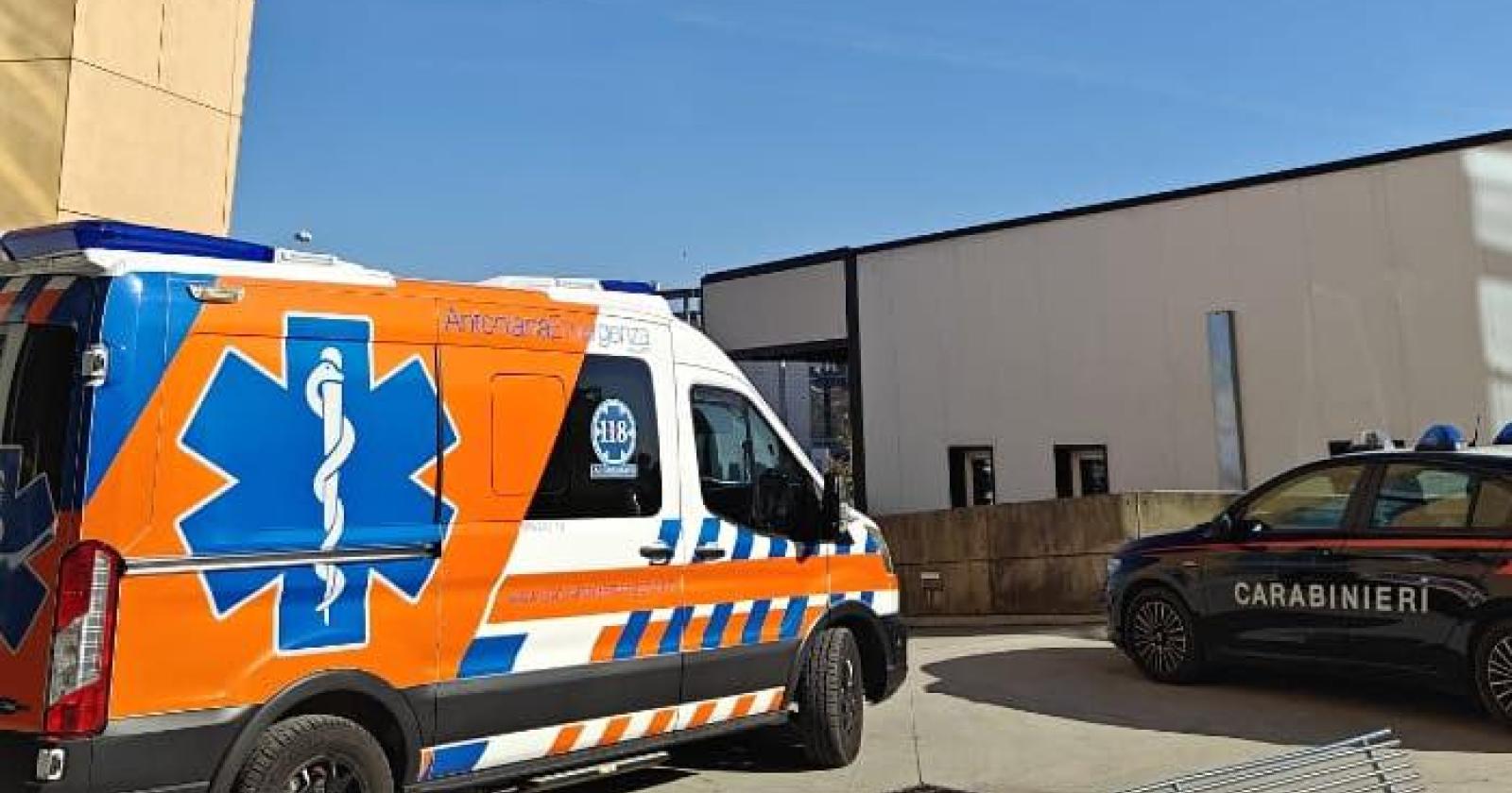 Armato semina il panico all'ospedale