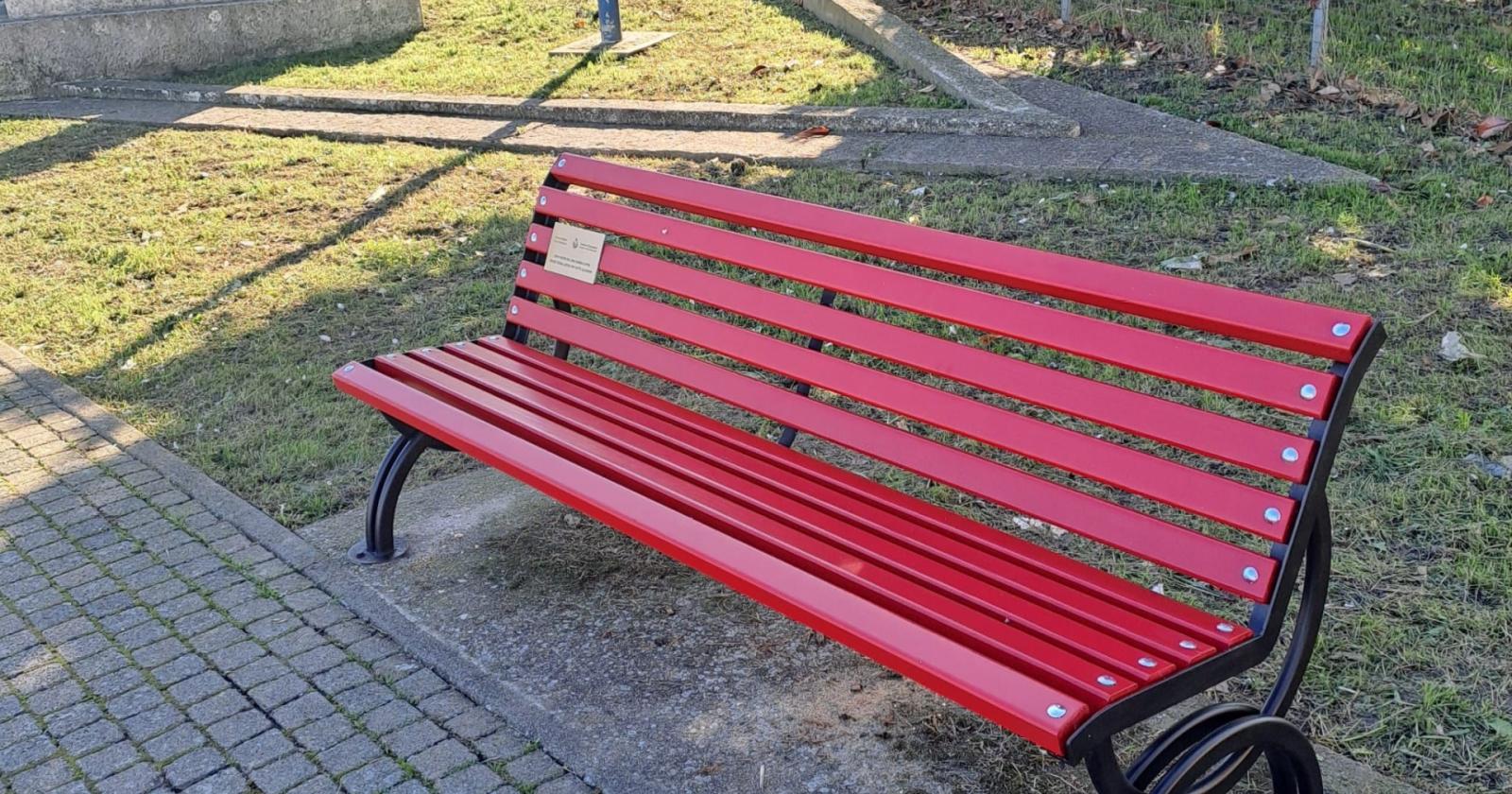 Arrivano tre nuove panchine rosse