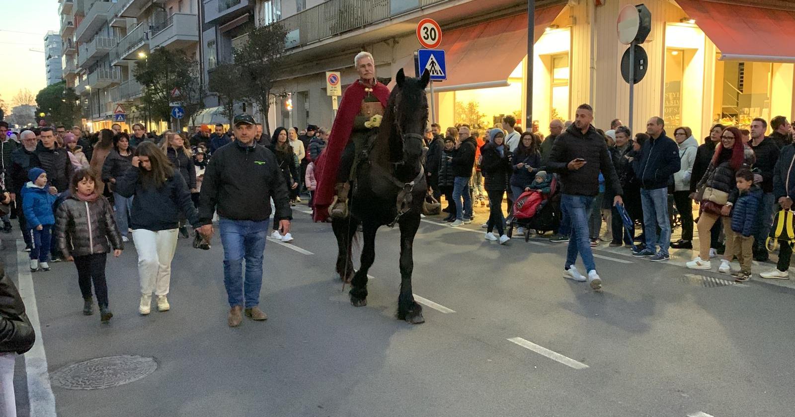 San Martino torna sul suo cavallo