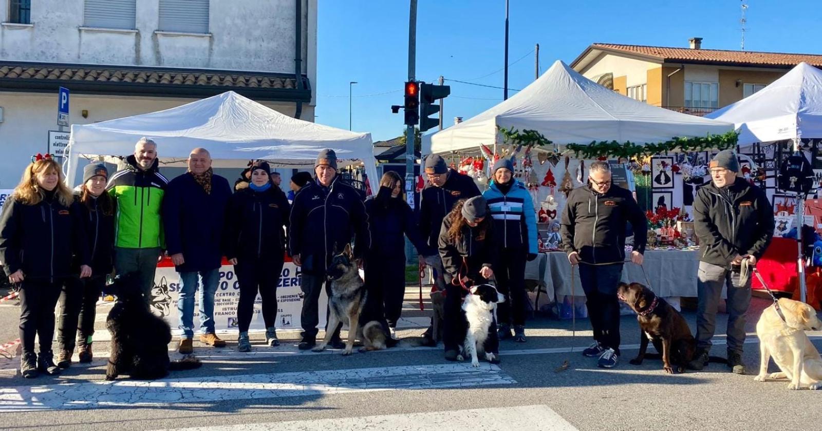 Arriva la sfilata con i propri pelosi