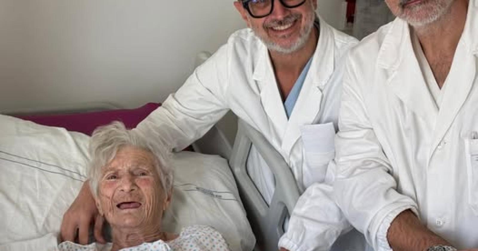 Da sinistra in foto Ione Grasso, l’ortopedico Domenico Caminiti e il primario Marco Vig