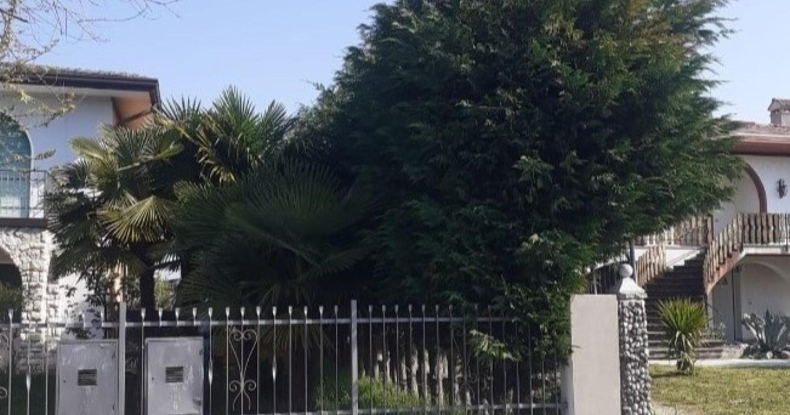 Via Manzoni abbandonata