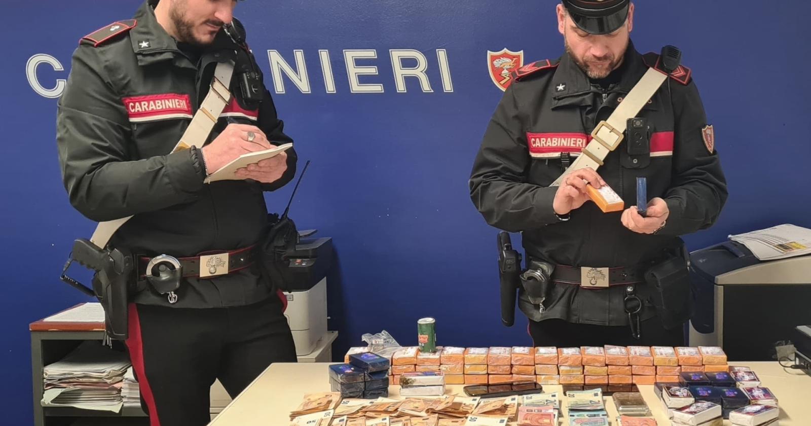 Nel garage nascondeva oltre 8 chili di hashish, arrestato 19enne 