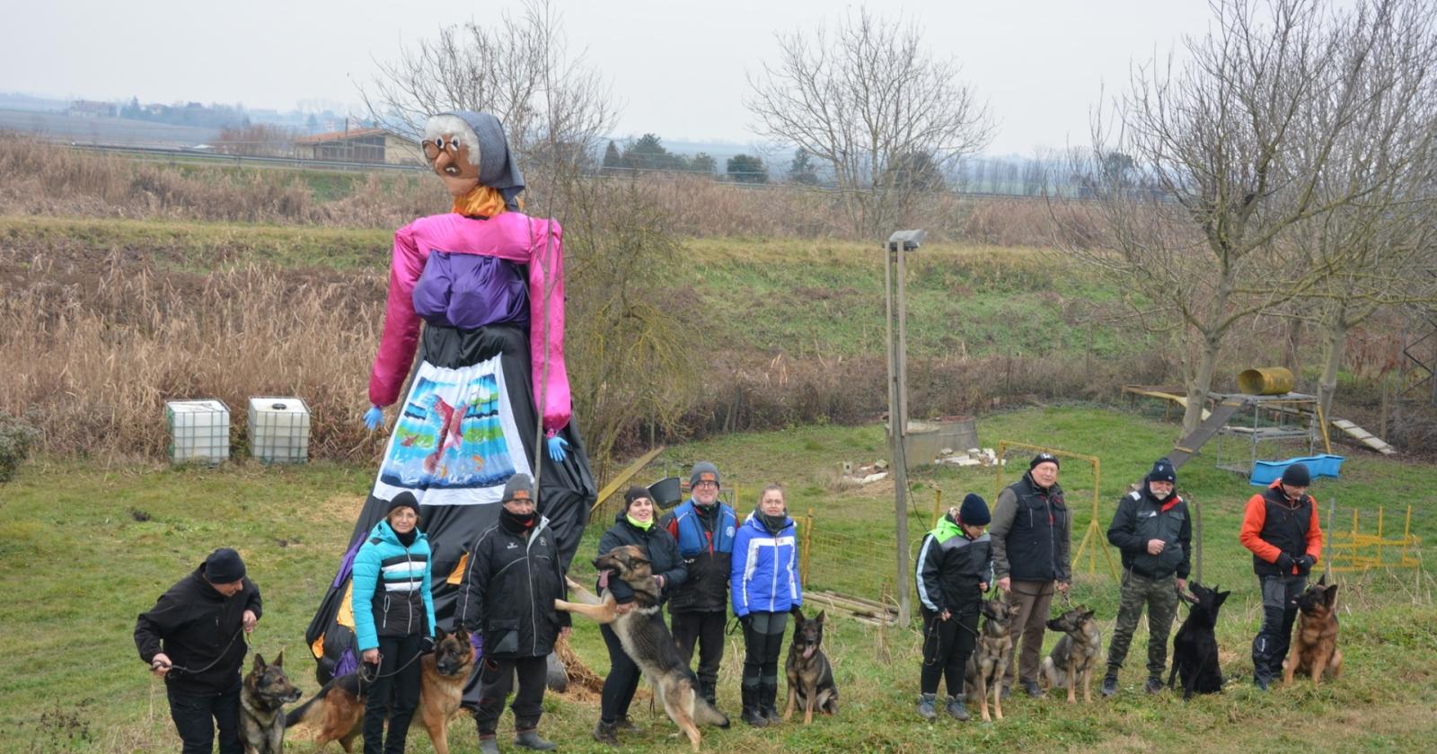 Una Befana a quattro zampe