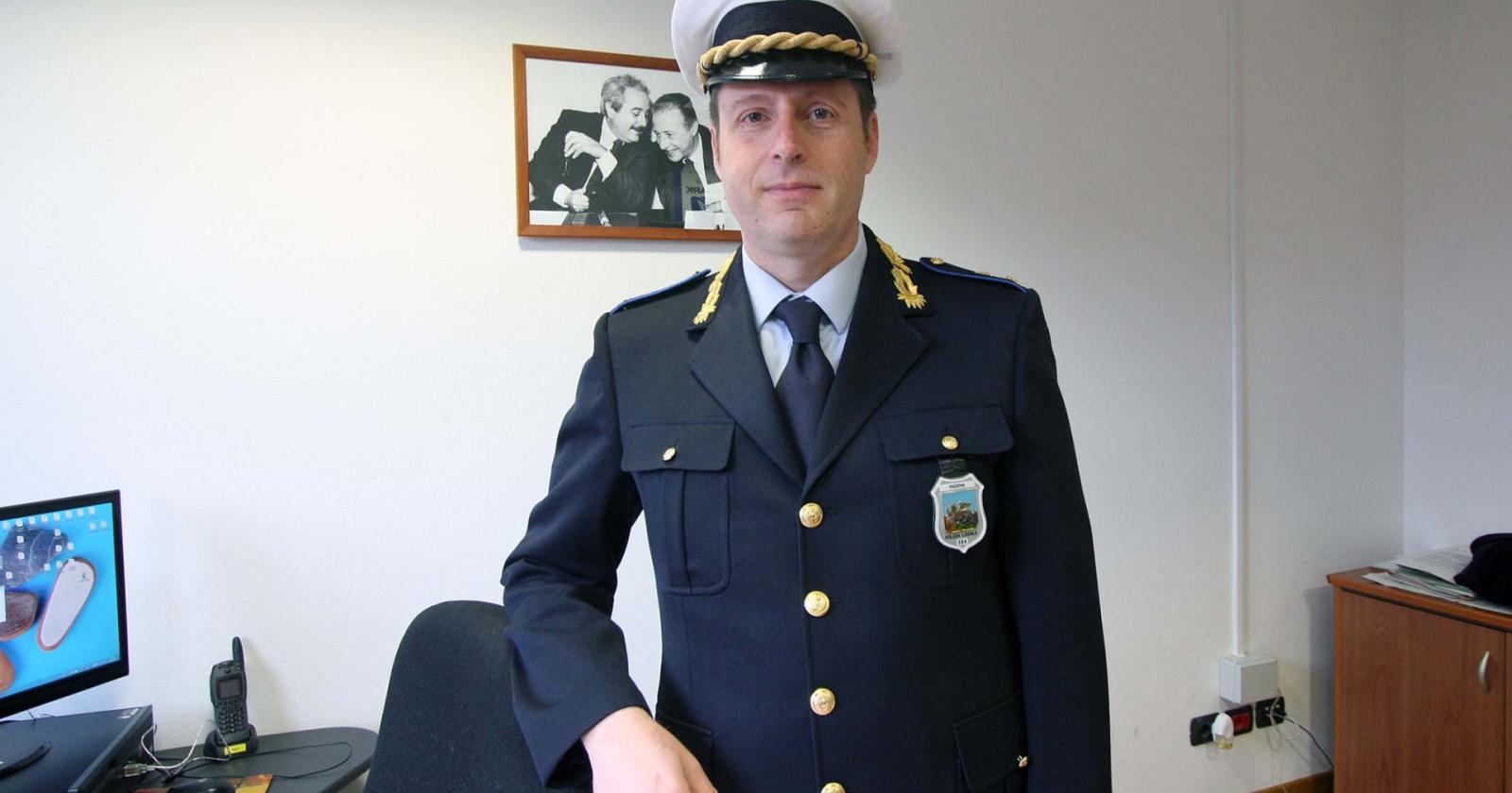 Gli agenti si “armano” di palmari