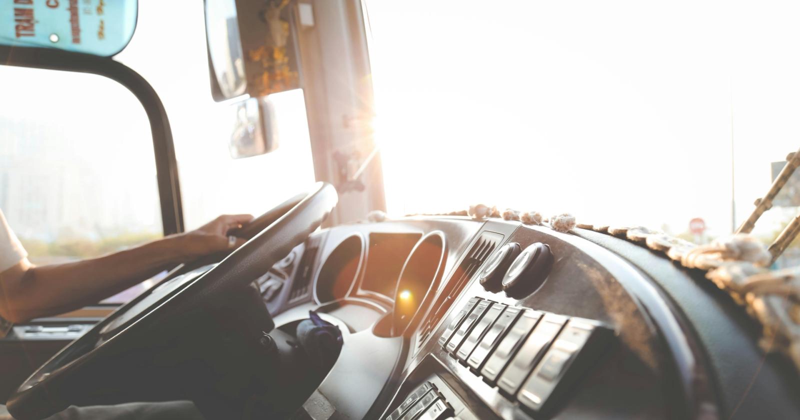 Autobus, partenza nel caos