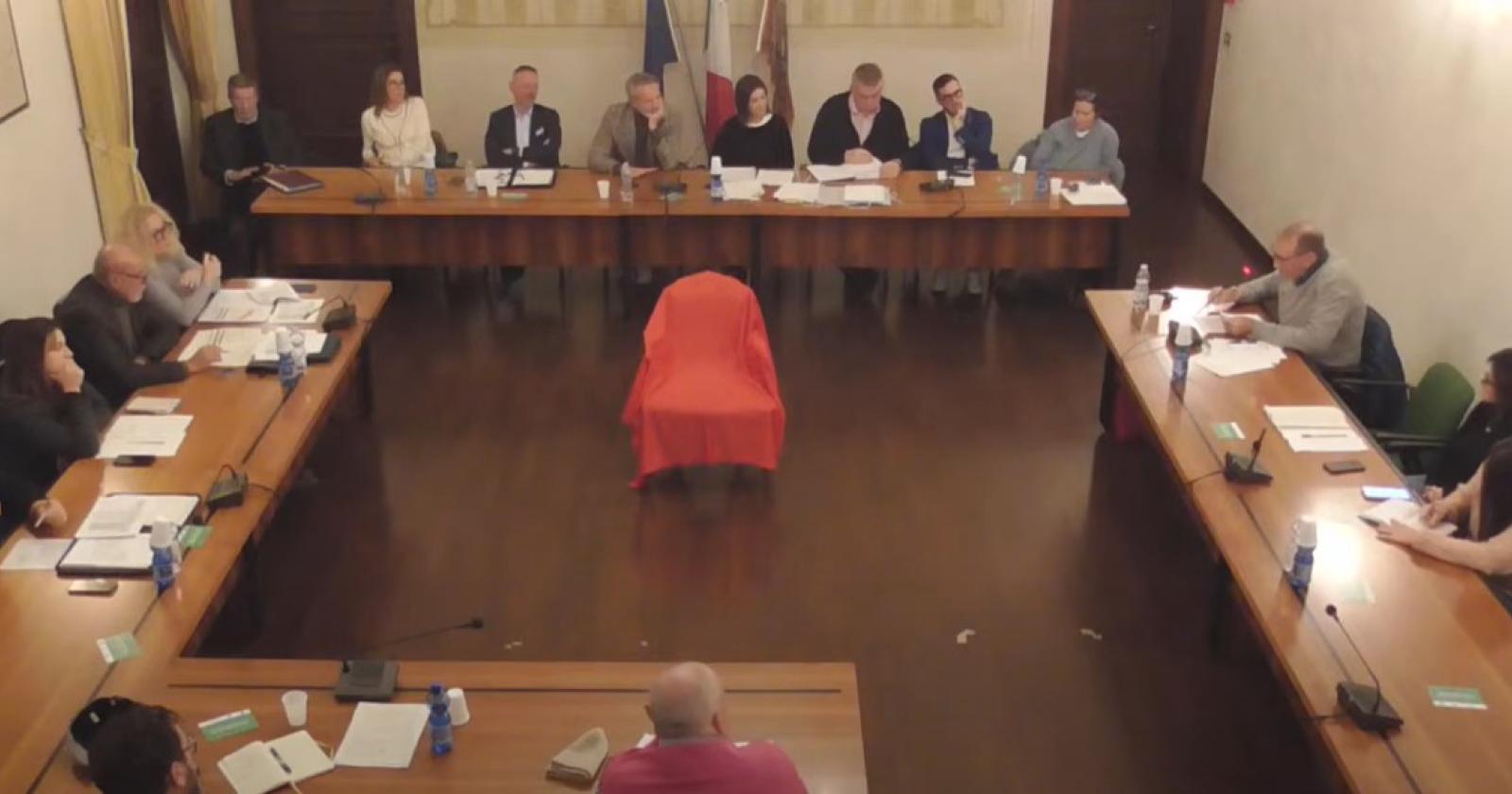 Un costo che divide il consiglio