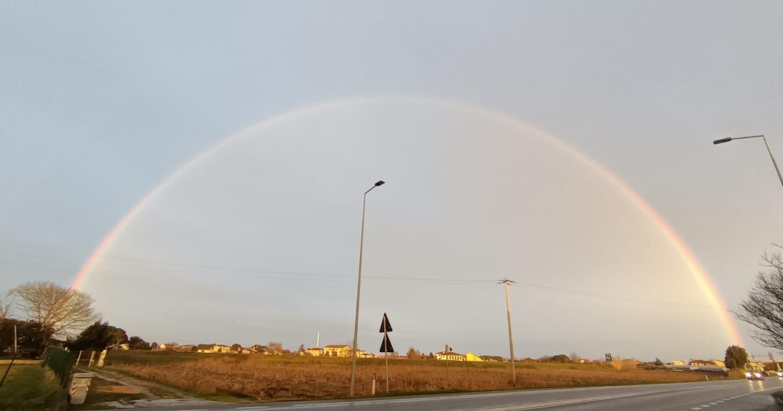 Il raro fenomeno del doppio arcobaleno