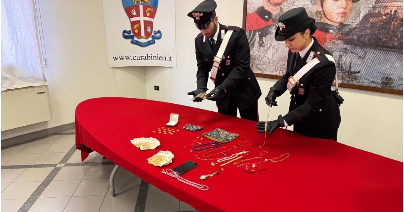 Tecnica del “falso incidente”, arrestata una donna. A segnalarla il tassista che la trasportava