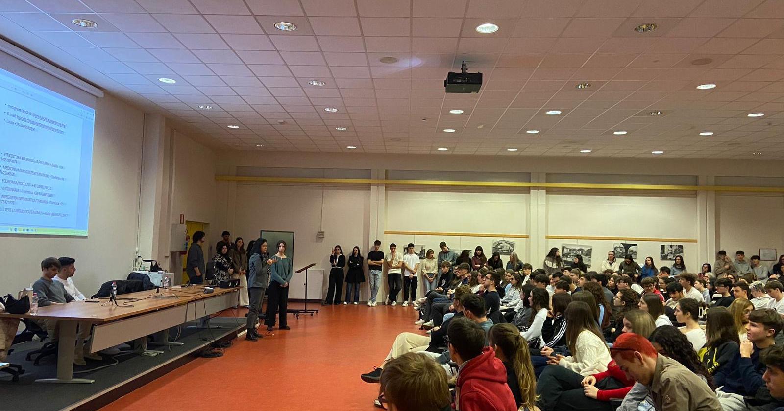 Gli “ex” tornano in classe