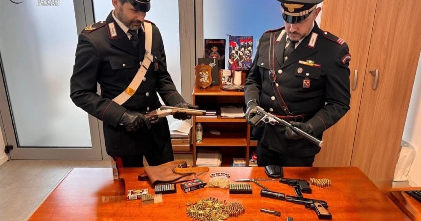Armi clandestine in casa: arrestato 80enne