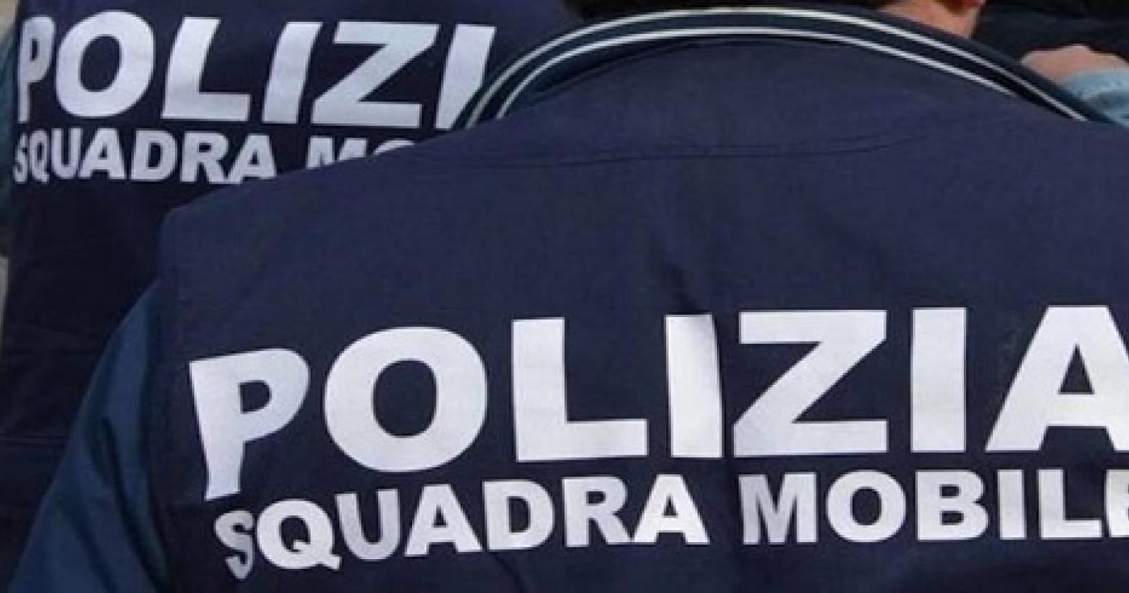 Viola il divieto di avvicinamento alla sua ex moglie, arrestato straniero