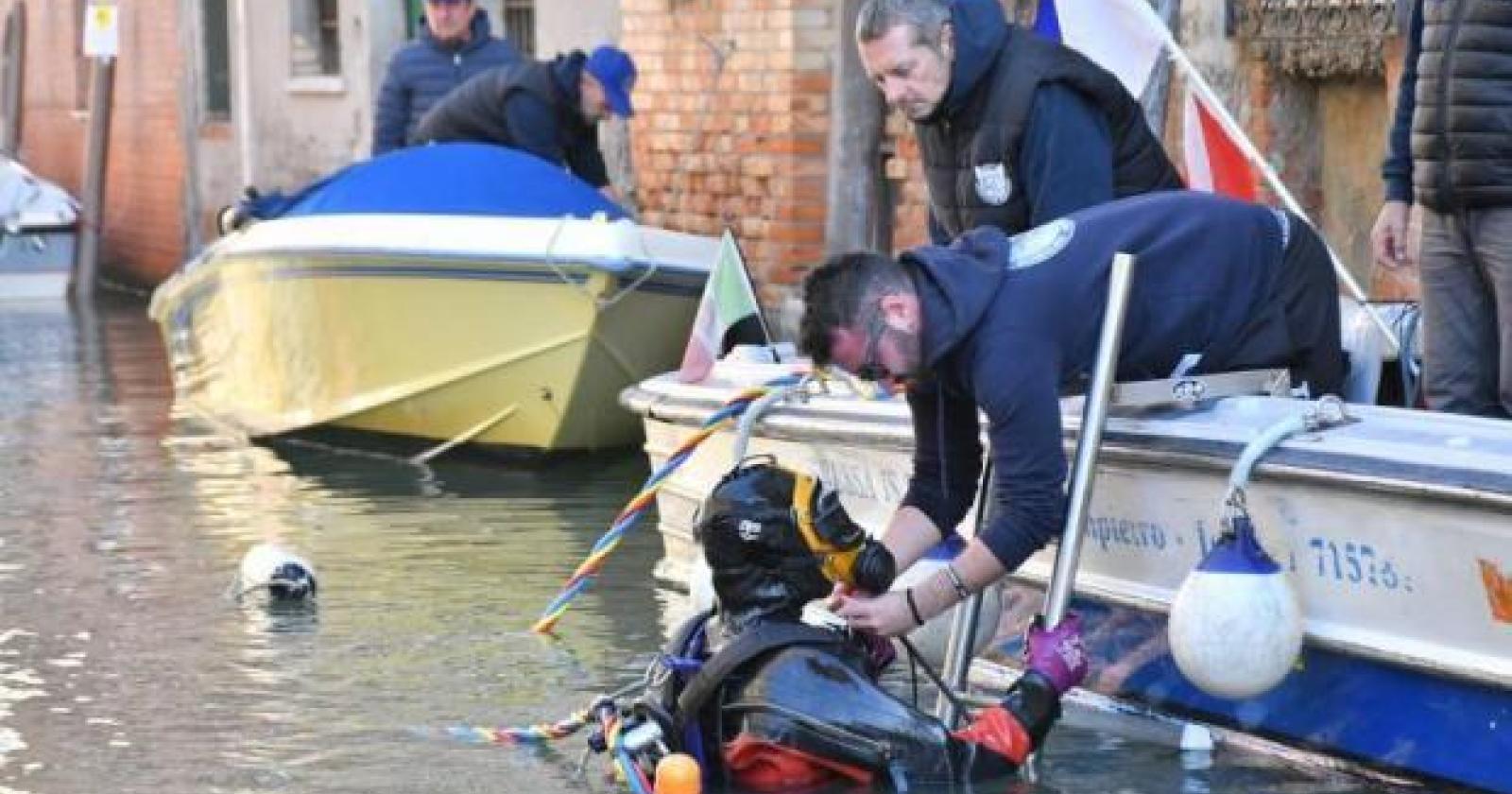 Nuova immersione dei gondolieri sub