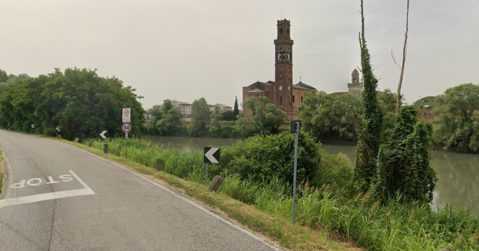 “Installate il guardrail lungo l'argine”