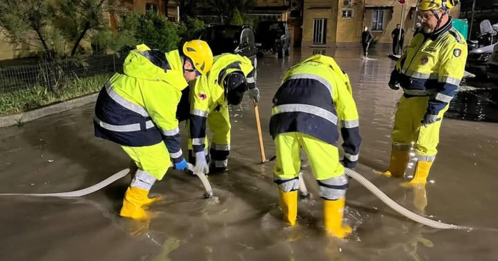 Allarme per il cedimento dell'argine, ma niente panico...