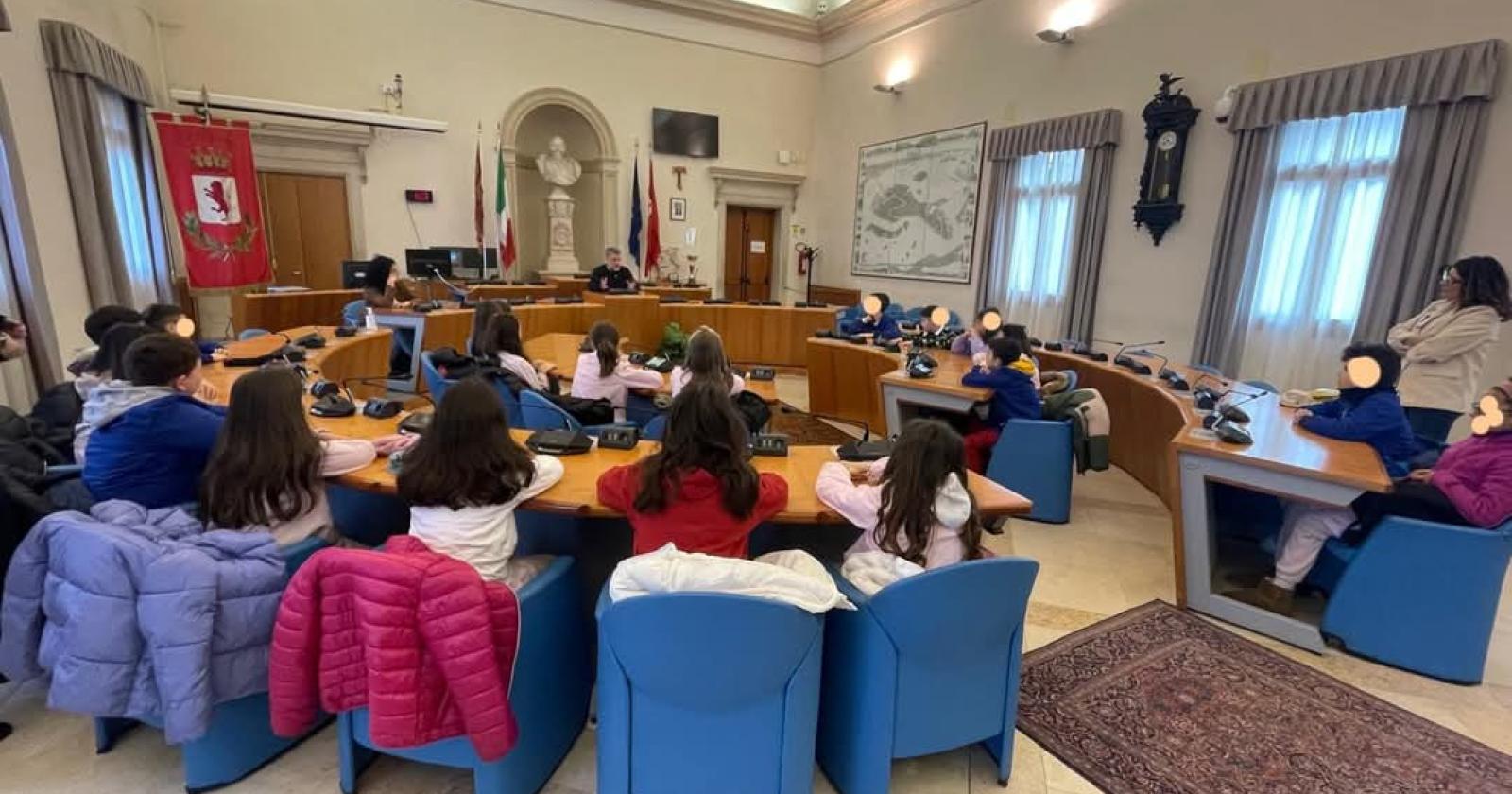 Gli studenti della Gregorutti in municipio 